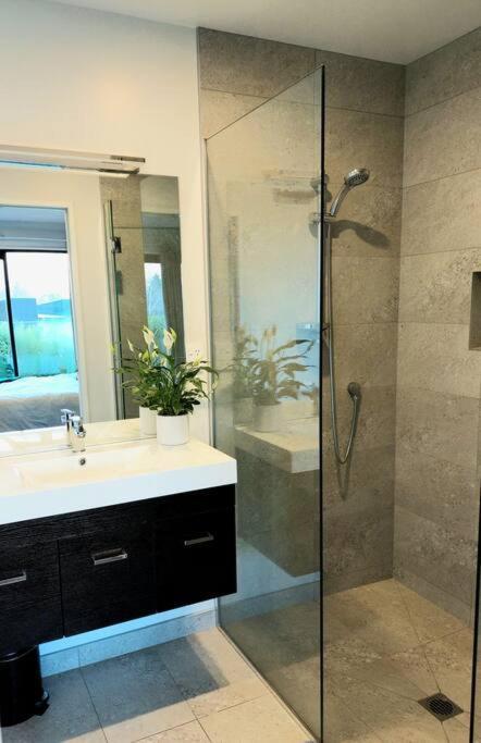 Wanaka Mountain Views Guest Room --No Kitchen-- Exterior foto